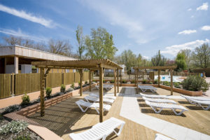 Aménagement bois pour parc aquatique et bâtiment de camping Aménagement bois pour parc aquatique et bâtiment de camping