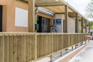Aménagement bois pour parc aquatique et bâtiment de camping Aménagement bois pour parc aquatique et bâtiment de camping